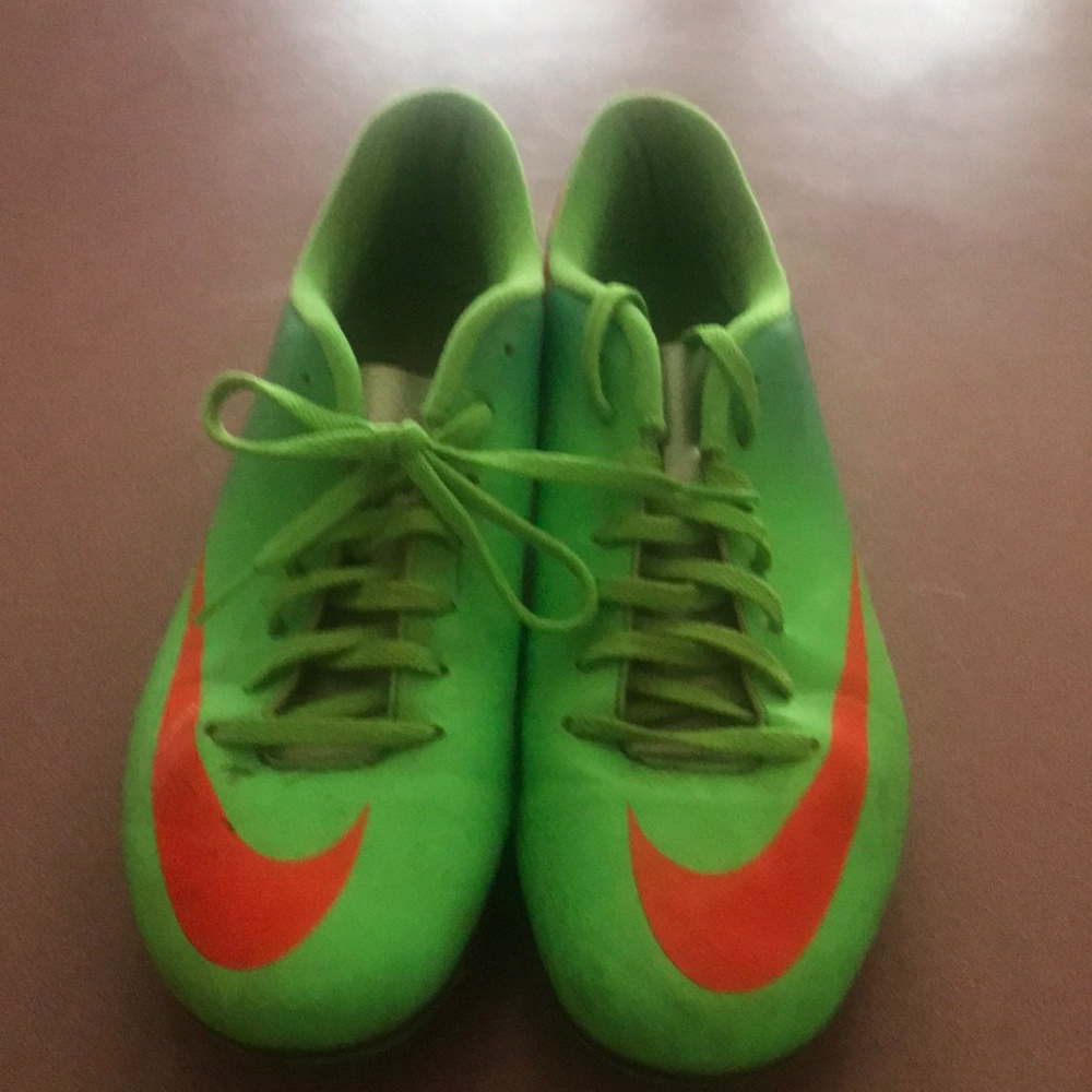 Nike Mercurial Vapor cleats used but in excellent condition